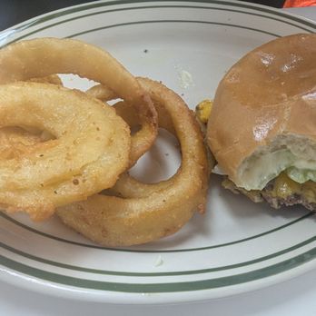 Hob-Nob Drive-In - wow thats an onion ring, it was the size of a bagel! - American Near Me - Gate City, Virginia