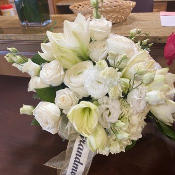 Arts & Flowers - Breathtaking great grandmother arrangement for our Celebration of Life memorial service. A truly amazing job on all the flowers. - Florists Near Me - Minneapolis, Minnesota Arts & Flowers - Breathtaking great grandmother arrangement for our Celebration of Life memorial service. A truly amazing job on all the flowers. - Florists Near Me - Minneapolis, Minnesota