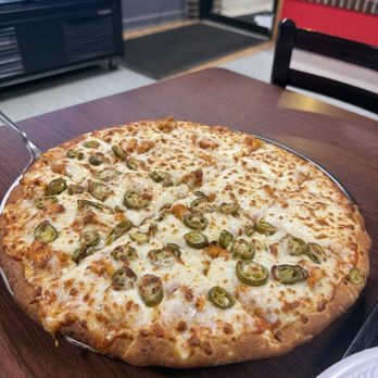 Pizza Track - Spicy Bombay Butter Chicken Pizza - Burgers Near Me - Willowbrook, Illinois