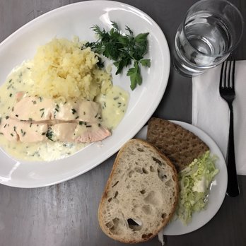 Kajsas Fisk - Boiled salmon with mashed potatoes & bread - Seafood Near Me - Stockholm, Alberta Kajsas Fisk - Boiled salmon with mashed potatoes & bread - Seafood Near Me - Stockholm, Alberta