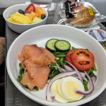 American Airlines - Business class. Included breakfast. Salmon, eggs, salad, fruit, bread. Seat 5A. Airbus A321. RDU to CUN. - Airlines Near Me - Cancún, ROO