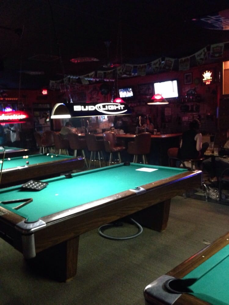 CORNER POCKET BILLLARDS & BREW Updated October 2024 320 S Spring