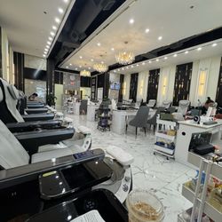 Lacquer Nail Bar