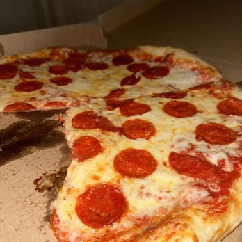 New York Roma Pizza - Large Pepperoni Pizza (phone did not eat first) - Pizza Near Me - Miami, Florida New York Roma Pizza - Large Pepperoni Pizza (phone did not eat first) - Pizza Near Me - Miami, Florida