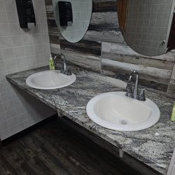 Midtown Cape - Clean bathrooms