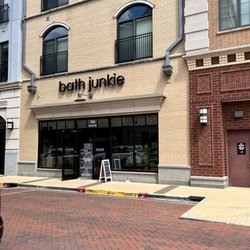Bath Junkie - The entrance
