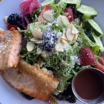 Cliffside Restaurant - Salmon salad - American Near Me - St George, Utah
