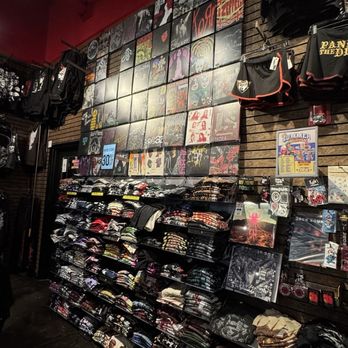 Hot Topic - Accessories Near Me - Wilmington, North Carolina