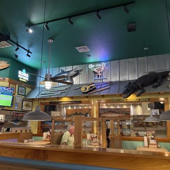 Pinchers - Bar - Seafood Near Me - Marco Island, Florida