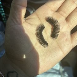 Pinky Eyebrow Threading And Waxing Salon - DISGUSTING LASHES