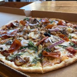 Spicy chicken sausage, pepperoni, mushroom, pesto, fresh garlic, roasted garlic, spinach, basil, mozzarella, onion, tomato sauce pizza