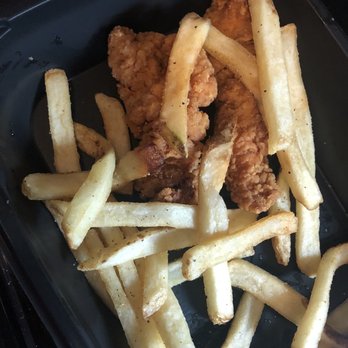 Applebee's Grill + Bar - Chicken tender - Sports Bars Near Me - Fern Creek, Kentucky