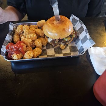 LINDY’S ON 4TH - Updated March 2026 - 587 Photos & 693 Reviews - 500 N ...