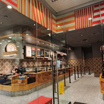 Salt & Straw - interior - Ice Cream & Frozen Yogurt Near Me - Manhattan Beach, California Salt & Straw - interior - Ice Cream & Frozen Yogurt Near Me - Manhattan Beach, California