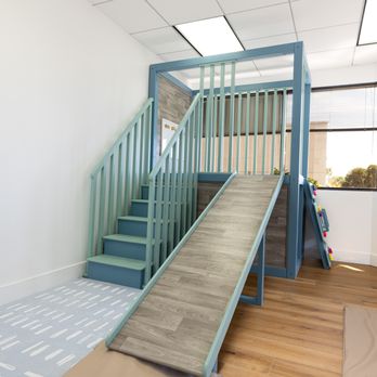 Vida Kids Therapy - Stairs and slide - Physical Therapy Near Me - Los Angeles, California Vida Kids Therapy - Stairs and slide - Physical Therapy Near Me - Los Angeles, California