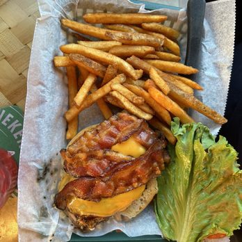 Squid Lips - Grilled chicken sandwich w cheddar cheese and bacon added - Seafood Near Me - Sebastian, Florida Squid Lips - Grilled chicken sandwich w cheddar cheese and bacon added - Seafood Near Me - Sebastian, Florida