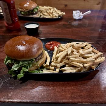 Mountain Fork Brewery - Create your burger - Brewpubs Near Me - Broken Bow, Oklahoma