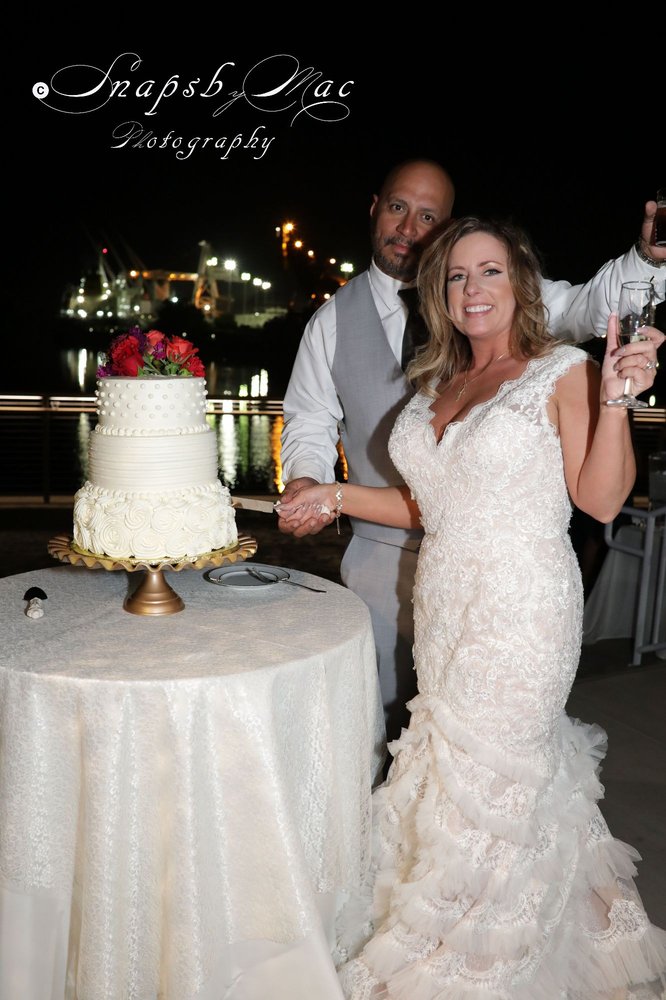 COMMANDER’S HOUSE Updated August 2024 12 Photos 2201 W Washington