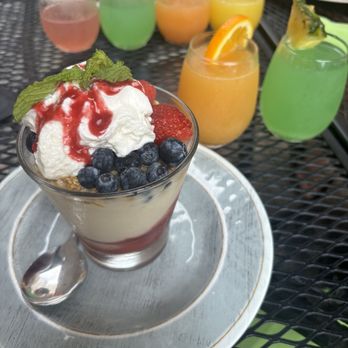 Toast - Milwaukee - Parfait and Mimosa flights - Breakfast & Brunch Near Me - Milwaukee, Wisconsin Toast - Milwaukee - Parfait and Mimosa flights - Breakfast & Brunch Near Me - Milwaukee, Wisconsin