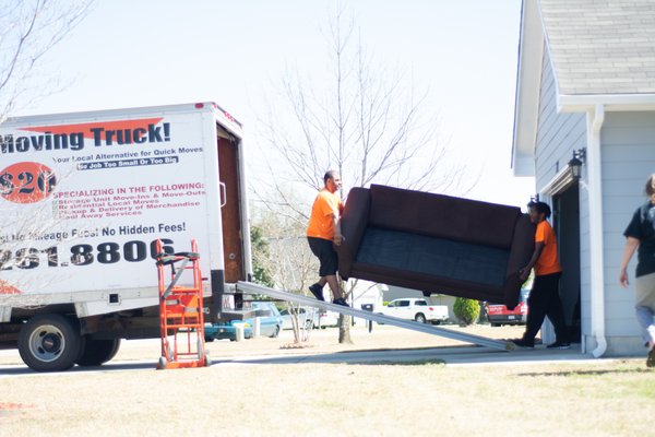 The 20 00 Moving Truck 6109 Yadkin Rd A Fayetteville Nc Furniture Movers Mapquest