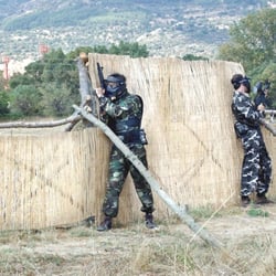 Gran Paintball - Equipos únicos de camuflaje, con peto, guantes, mono, máscara y marcadoras Bravo One Tactical y X-7 Phenom