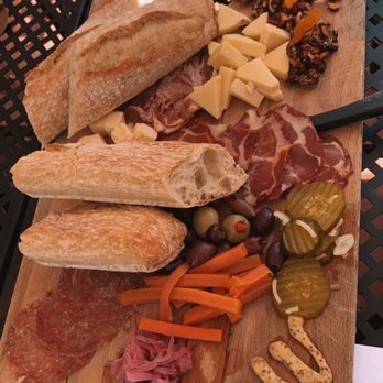 Defiance Ridge Vineyards - Farmers Board - Wineries Near Me - Defiance, Missouri
