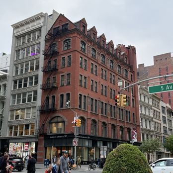 Flatiron Building - From Madison Park & the Flatiron Building - Landmarks & Historical Buildings Near Me - New York, New York Flatiron Building - From Madison Park & the Flatiron Building - Landmarks & Historical Buildings Near Me - New York, New York