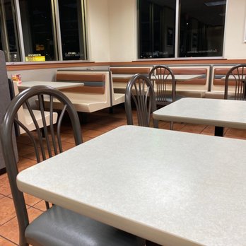 Whataburger - Empty restaurant - Fast Food Near Me - Friendswood, Texas