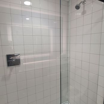 Cambria Hotel Spokane Airport - Shower - Hotels Near Me - Spokane, Washington
