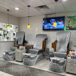 Cindy Nails and Wax - New chairs