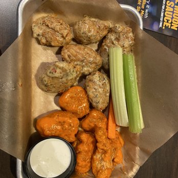 Buffalo Wild Wings - Garlic Parmesan and mild buffalo boneless - American Near Me - Wayne, New Jersey