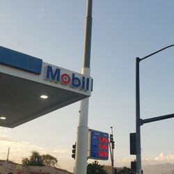 Mobil - Mobil sign