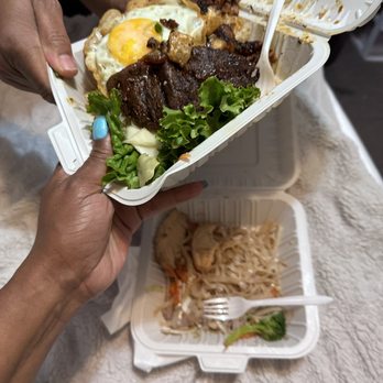 Pho Mi Viet Hoa - Steamed rice & chicken & beef & fried egg - Vietnamese Near Me - North York, Ontario