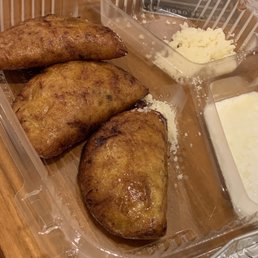 EMPANADAS DE PLATANO MACHO Y QUESO to-go