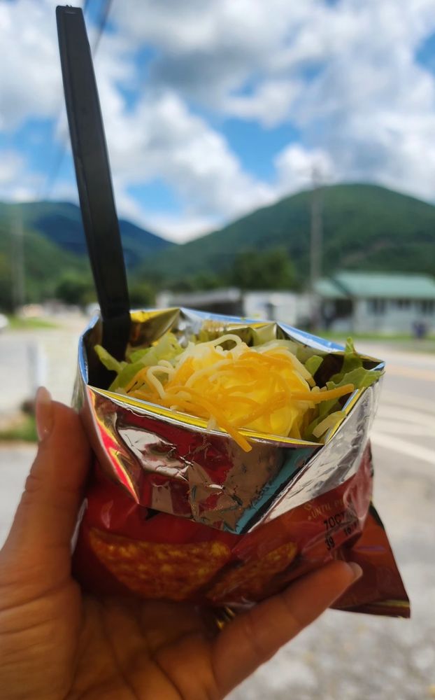 Mountain Dogs & Grill Logo