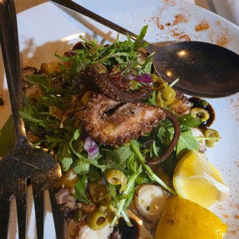 Mia Bella Restaurant - Mediterranean Near Me - Cleveland, Ohio