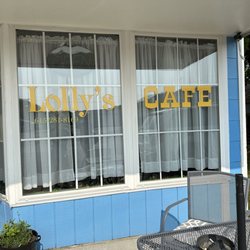 Lolly's Cafe - Charming place great atmosphere!