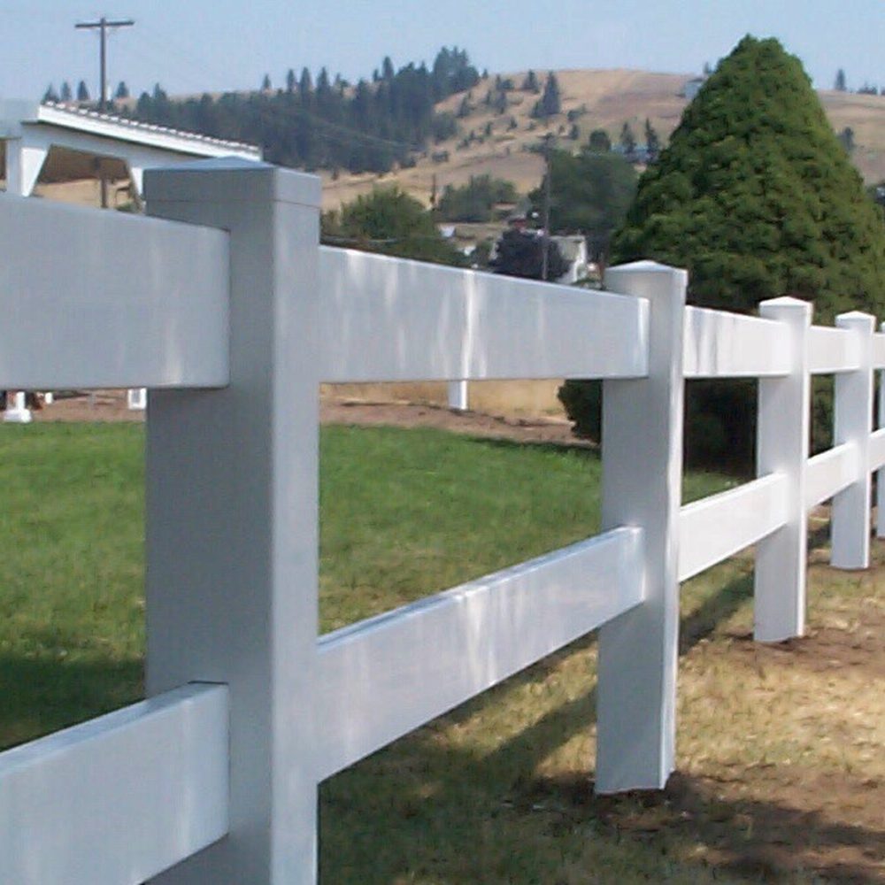 Beautiful ranch style fence. Beautiful ranch style fence.
