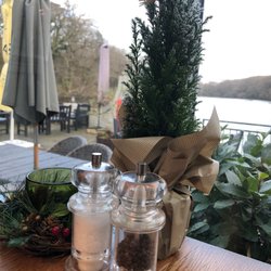 Fisher's Pond - Festive table decorations