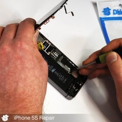 Repair St Andrews - Carrying out a smartphone repair at the St Andrews Disc Depot store