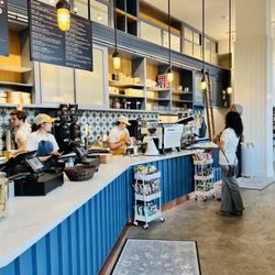Alcove Market - Counter wait in line and order
