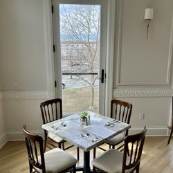 Queen Anne's Loft - Large doors overlooking downtown Newport