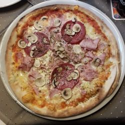 Pizzeria Primavera - Pizza Speciale