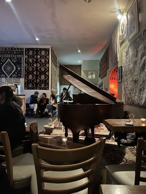 Cafe Ornithology by null