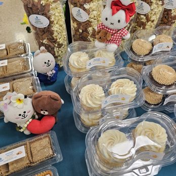 Mandy's Munchies - Popcorn with mochi crunch in the back row... yum! - Food Stands Near Me