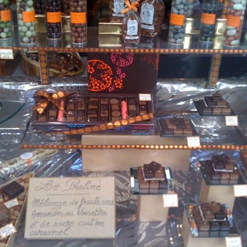 A la mère de famille - Miam Miam - Chocolatiers & Shops Near Me - Paris, 75 A la mère de famille - Miam Miam - Chocolatiers & Shops Near Me - Paris, 75