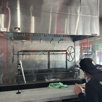 Tacos Los Cholos - Getting ready - Mexican Near Me - Huntington Park, California