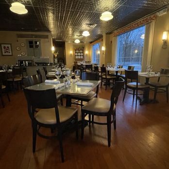 The Silverspoon - Dining area - American Near Me - Wayne, Pennsylvania