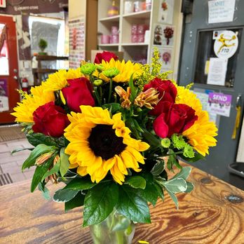 Amy's Little Plant Co - Side view of arrangement - Florists Near Me - Phoenix, Arizona Amy's Little Plant Co - Side view of arrangement - Florists Near Me - Phoenix, Arizona
