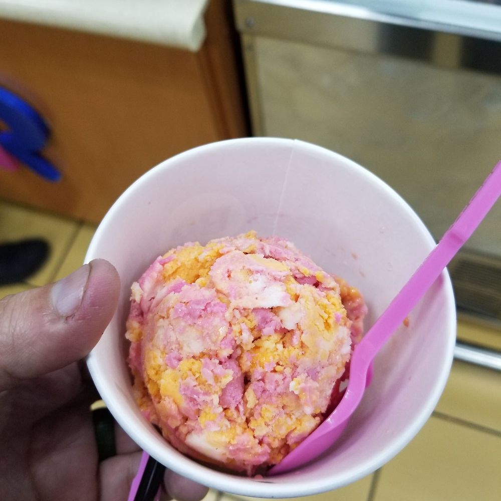 Baskin-Robbins - It took 5 MINUTES to scoop this single scoop of FREEZER BURN that they tried to serve us. - Ice Cream & Frozen Yogurt Near Me - Sparks, Nevada